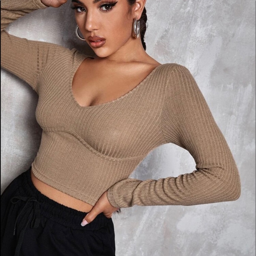 Long sleeve crop top